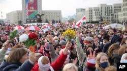 许多退休老人走上明斯克街头抗议总统选举结果（10月26日）。