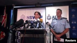 Wakil Komisaris Polisi Federal Michael Phelan (kanan) dan deputi komisaris polisi di negara bagian New South Wales, Catherine Burn memberikan keterangan kepada media di Sydney (Foto: dok).