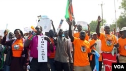 Warga Sudan Selatan melakukan unjuk rasa di ibukota Sudan selatan, Juba mendukung kemerdekaan, Kamis 9 Desember 2010.