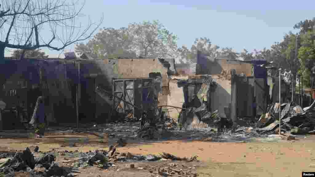 Gidajen da suka kone bayan hare-haren Boko Haram a Bama, Fabrairu 20, 2014.