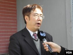 民进党立委黄伟哲(美国之音申华拍摄)