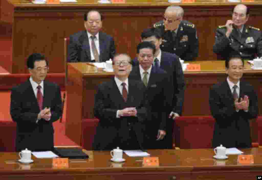 2011年10月9日，中国领导人胡锦涛、温家宝和前任领导人江泽民参加纪念辛亥革命100周年大会。 &nbsp;