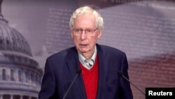 参议院少数党领袖米奇·麦康奈尔(Mitch McConnell)星期三(11月6日)上午在国会山召开记者会。(路透社视频截图)