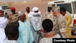  Le général Thomas Waldhauser, s'est rendu à Agadez, pour rencontrer plusieurs leaders nigériens, le 1er novembre 2016. (Photo par Samantha Reho, U.S. Africa Public Affairs/ Released)