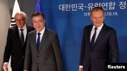 문재인 한국 대통령과 장 클로드 융커 EU 집행위원장, 도날드 투스크 EU 정상회의 상임의장이 19일 벨기에 브뤼셀에서 회담했다.