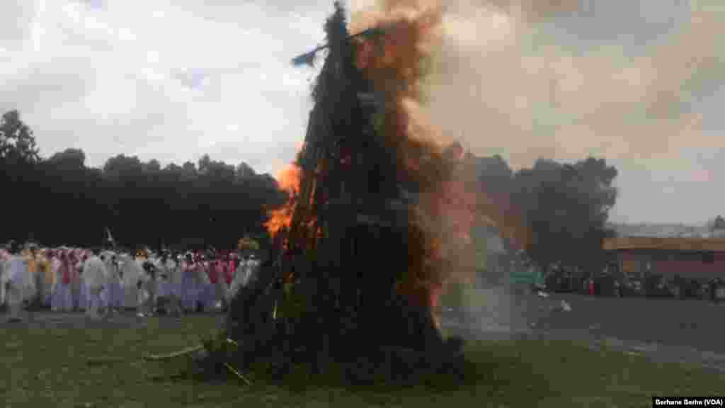 ኣከባብራ በዓል መስቀል ኣብ ኣስመራ