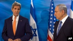 John Kerry et Benjamin Netanyahou, le 24 novembre 2015. (Atef Safadi/Pool Photo via AP)