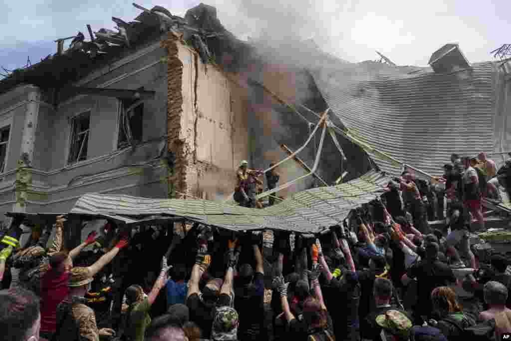 Rescuers and volunteers work at the site of Okhmatdyt children&rsquo;s hospital hit by Russian missiles, in Kyiv, July 8, 2024. A major Russian missile attack across Ukraine killed at least 20 people and injured more than 50, officials said, with one missile striking a large children&rsquo;s hospital in the capital.&nbsp;