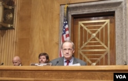 美国国会参议员卡尔珀主持听证（2013年11月19日）(美国之音 杨晨拍摄)