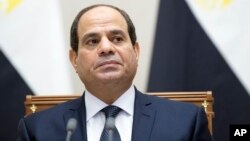Le président égyptien Abdel-Fattah el-Sissi participe à une cérémonie de signature, à Sochi, en Russie, le e 17 octobre 2018.