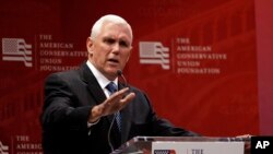 Mike Pence, le colistier de Donald Trump à la présidentielle américaine, s'adresse à la convention de Cleveland, le 20 juillet 2016. (AP Photo/Mary Altaffer)