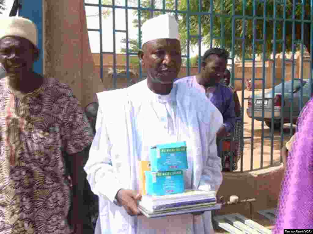 Kungiyar Fafutukar Wanzar Da Zaman Lafiya Tsakanin Addinai Ta Ba Makarantun Islamiyya Goma Tallafi