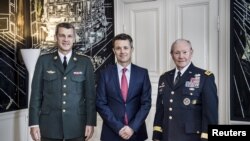 ولیعهد دانمارک، فردریک، در ملاقات با مارتین دمپسی، رییس سابق ستاد مشترک ارتش آمریکا.
