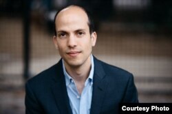 纽约大学法学院亚美研究所研究员何宜伦（Aaron Halegua）