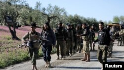 터키의 지원을 받는 시리아 반군이 17일 아프린으로 진격하고 있다.