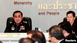 Pimpinan Militer Thailand Jenderal Prayuth Chan-ocha dalam rapat dengan para Duta Besar Thailand di Markas Besar Tentara Kerajaan Thailand di Bangkok, 11 Juni 2014 (Foto: dok).