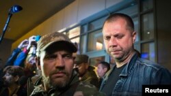 우크라이나 동부 도네츠크 지역의 자칭 총리를 맡고 있는 반군 지도자 알렉산더 보로다이(왼쪽) 