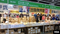 一年一度的香港书展7月20起在湾仔会展中心连续展出七天。据贸发局统计，共有640个书商参展，创下历年新高，而主办方也期待参观人次可以再次突破百万。