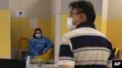 مرکز واکسیناسیون در ایران مال‌، تهران - آرشیو