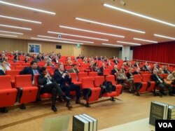 沃恩肯教授新书发布会(美国之音亚微拍摄)