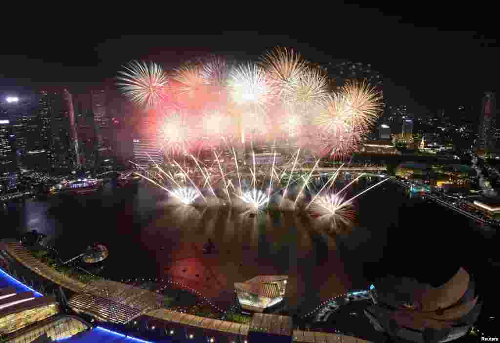 စင်ကာပူနိုင်ငံရဲ့နှစ်သစ်ကူး။ (ရိုက်တာ)