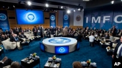 ကမ္ဘာ့ဘဏ်နဲ့ IMF စည်းဝေးပွဲတခုအား တွေ့ရစဉ်။