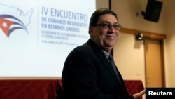 El canciller cubano Bruno Rodríguez en una conferencia con residentes cubanos en los Estados Unidos, en el Howard University Hospital, Washington, el 28 de octubre de 2017.