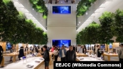 资料照片:加利福尼州洛杉矶的一家苹果商店。