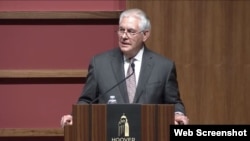 렉스 틸러슨 미국 국무장관이 17일 스탠포드대학 후버연구소에서 열린 행사에서 연설하고 있다.