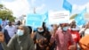 Les partisans de différents candidats présidentiels de l'opposition manifestent à Mogadiscio le 19 février 2021, après le report des élections le 8 février, et que la non démission du président Mohamed Abdullahi Mohamed, alias Farmajo, avait créé l'une des pires crises du pays.