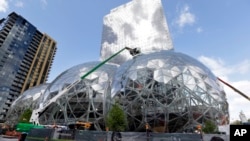 تاسیسات جدید «آمازون» برای توسعه مرکز شرکت در شهر سیاتل، مجموعه ای از اداره، کارگاه، فروشگاه و باغ سرپوشیده زیر گنبدهای شیشه ای