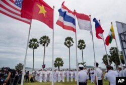 美国海军军人在泰国东部一个海军基地举行东盟-美国海上演习开幕式。（2019年9月2日）