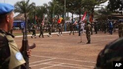 Une cérémonie d'hommage aux Casques bleus à Bangui, 14 septembre 2014.