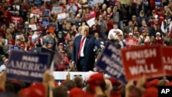 미국 중간선거를 하루 앞둔 5일 도널드 트럼프 대통령이 클리블랜드에서 열린 공화당 선거유세에 참석했다.