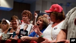 جمعی از هواداران دونالد ترامپ، نامزد جمهوریخواه انتخابات آمریکا