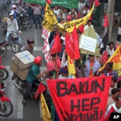 东盟曼谷峰会期间示威者上街抗议东盟接纳缅甸(1995年12月15日)