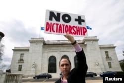 Venesuelada diktatura əleyhinə vüsət alan xalq hərəkatına ABŞ və onun demokratik müttəfiqləri dəstək verirlər.