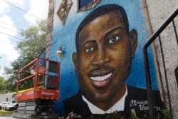 资料照片：佐治亚州布朗斯维克的一处纪念阿贝里的壁画。(2020年5月17日))