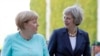 Merkel et May critiquent la politique d'immigration de Trump