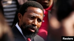 Buyelekhaya Dalindyebo, roi coutumier de la tribu de Nelson Mandela, les Thembu