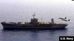 2020年5月30日美国海军蓝岭号两栖作战指挥舰（USS Blue Ridge LCC-19）在菲律宾海训练（美国海军照片）