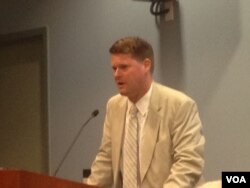 前美国国务院亚太副助卿薛瑞福(Randy Schriver)（美国之音 钟辰芳拍摄）