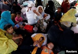 مسلمانان موسوم به روهینگیا می گویند مورد حمله نیروهای دولتی میانمار قرار گرفته اند
