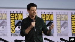 Tom Cruise, menampilkan klip dari "Top Gun: Maverick" pada hari pertama Comic-Con International di San Diego, 18 Juli 2019. (Chris Pizzello/Invision/AP)