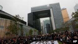 2일 홍콩 언론인들과 시민들이 언론자유 보장을 외치며 시위에 나섰다.