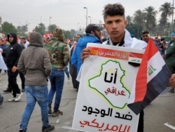 This protesters sign says "I am an Iraqi against the presence of America on Jan. 24, 2020 in Baghdad. (H.Murdock/VOA)