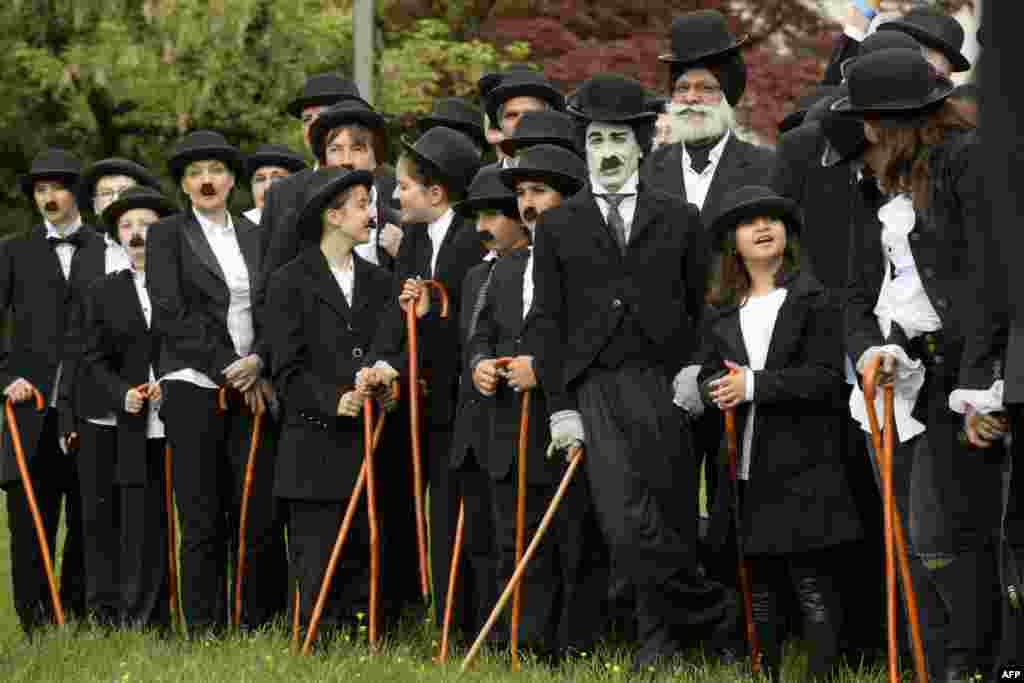 662人打扮成卓别林银幕形象&ldquo;流浪汉&rdquo;，纪念&ldquo;卓别林世界&rdquo;博物馆一周年纪念日和喜剧大师查理&middot;卓别林的生日（2017年4月16日）