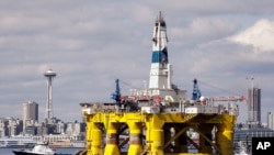 The oil drilling rig Polar Pioneer is towed toward a dock in Elliott Bay in Seattle, May 14, 2015. The rig was the first of two drilling rigs Royal Dutch Shell was outfitting for Arctic oil exploration.