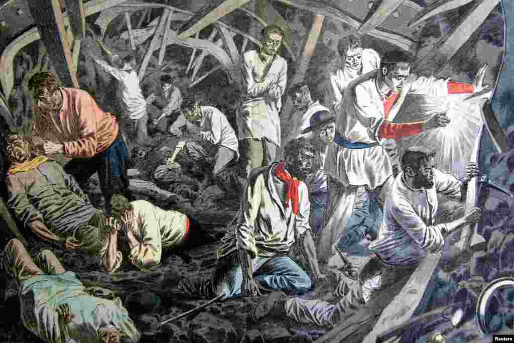 Para penyintas bencana pertambangan terburuk di Eropa yang menewaskan 1.099 penambang 100 tahun lalu pada 10 Maret 1906 di Courrieres, Perancis utara. Hanya 13 penambang yang hidup setelah terjebak di bawah tanah selama 20 hari. (Reuters)