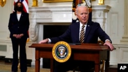 拜登总统2月24日签署有关供应链审查的行政令后发表讲话 （美联社）